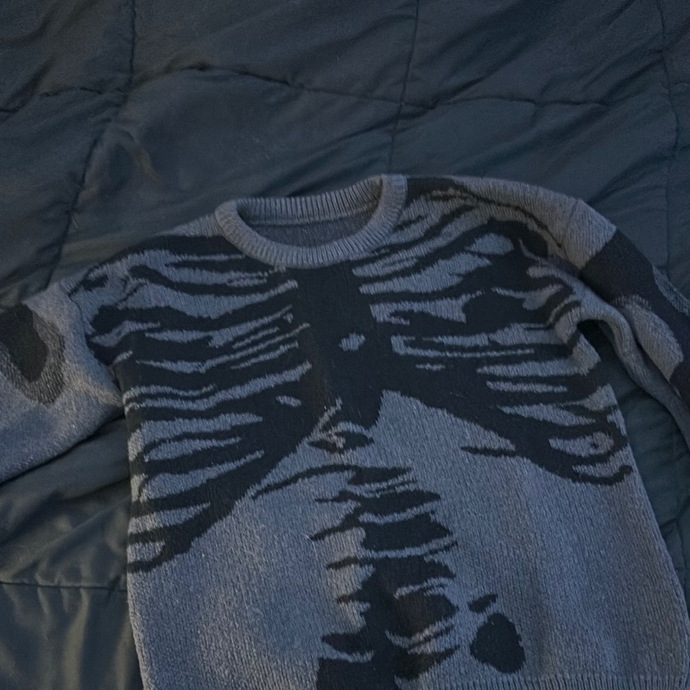 Men's Gray and Black Sweater